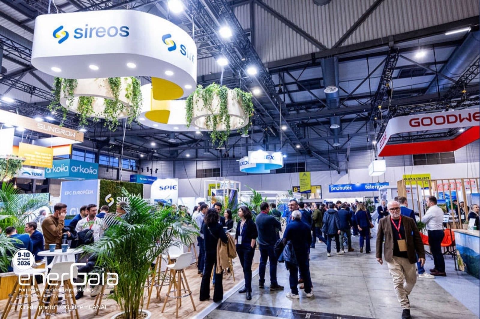 Main aisle of the EnerGaïa Forum, with planted stands